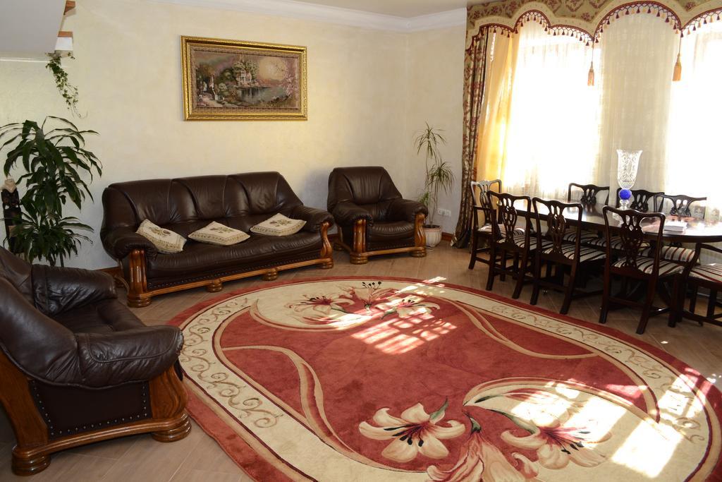 Guesthouse Grand Canyon Kamjanets-Podilskyj Exteriör bild